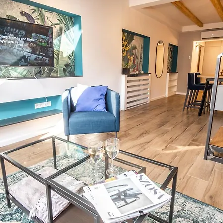 Apartment Szpitalna 9 *